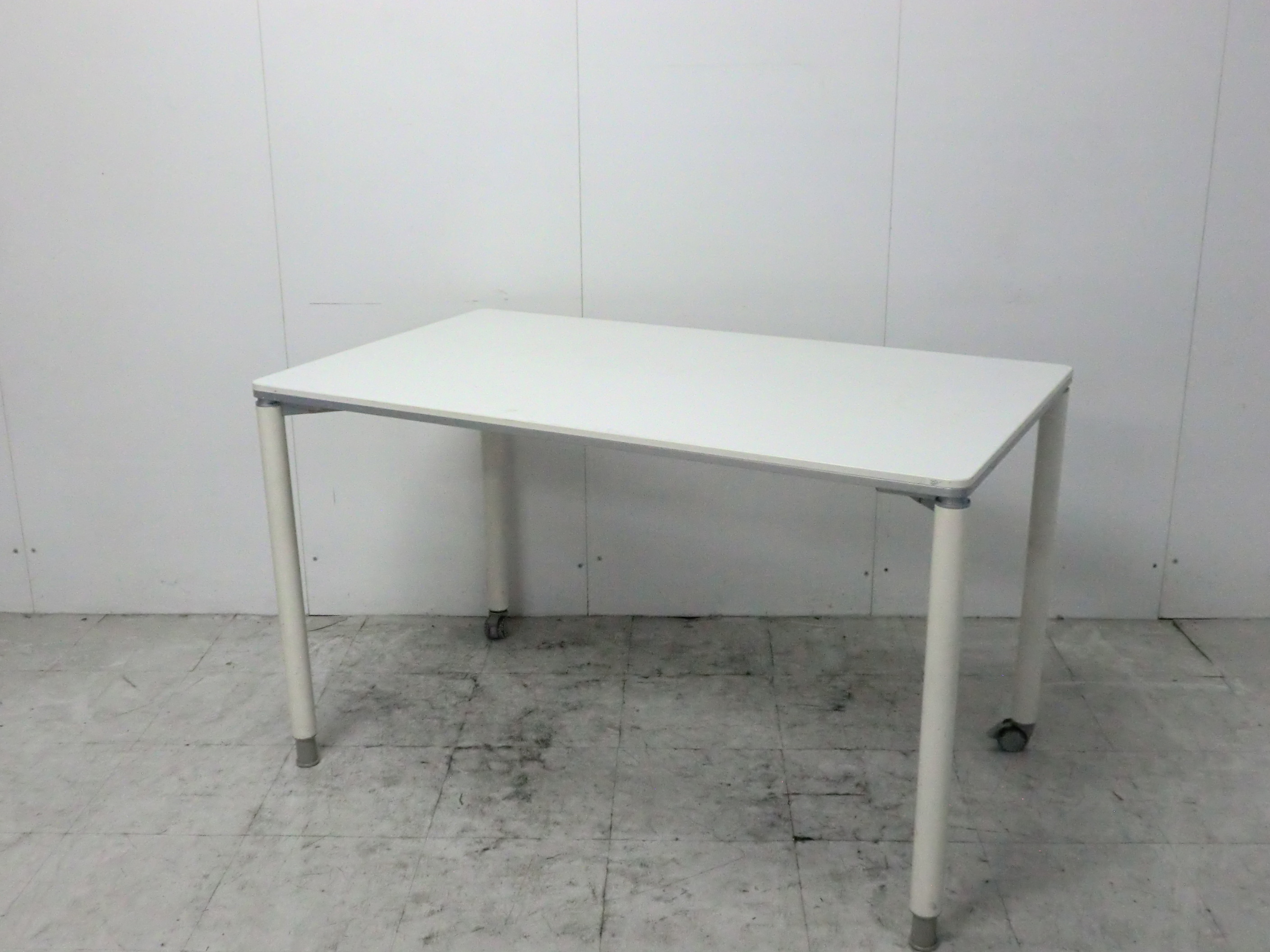 会議テーブル ( オカムラ ) ホワイト /
