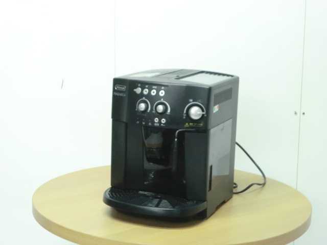 コーヒーマシン ( デロンギ ) ブラック / マグフィニカ