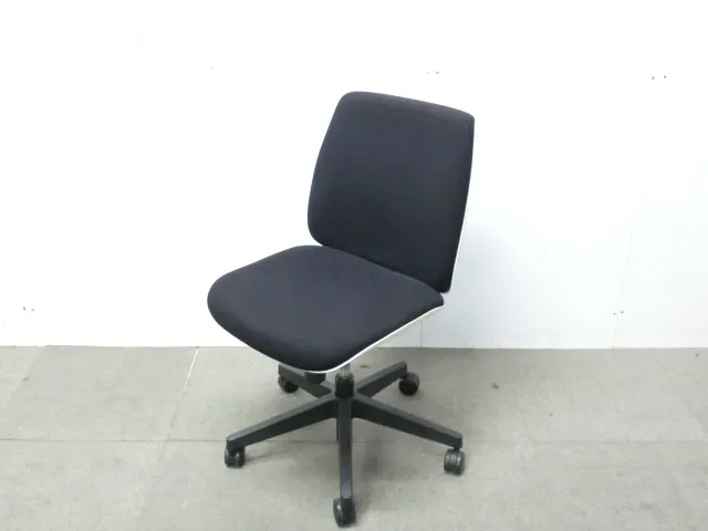 プラス / U / ブラック / 【中古】 OAチェア肘無し