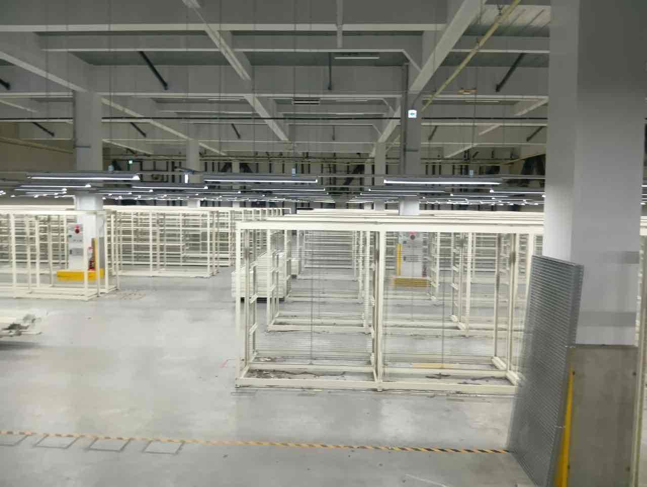 倉庫移転による、事務所什器・倉庫物流機器の買い取り作業