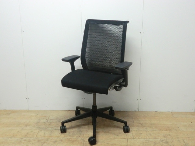 OAチェア肘有　Steelcase Thinkチェア