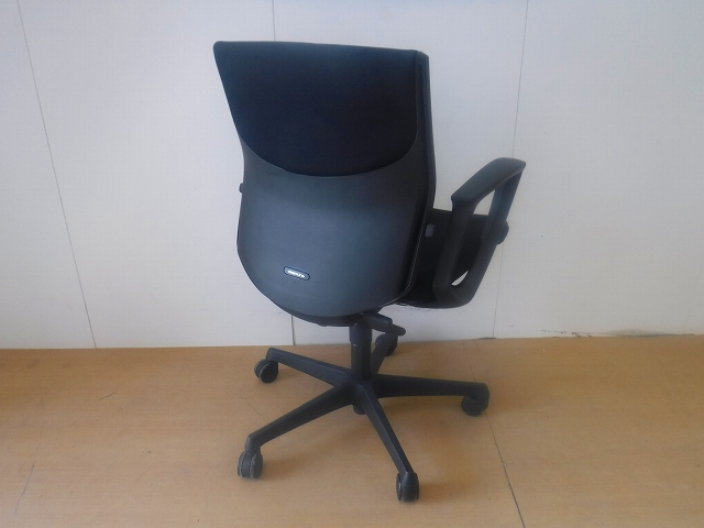 エスクードチェア ( オカムラ ) ブラック / 肘有 / ローバック | ありがとう屋・オフィス家具(中古)通販 エスクードチェア ( オカムラ ) ブラック / 肘有 / ローバック | ありがとう屋・オフィス家具(中古)通販