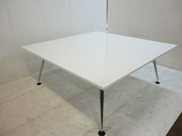 大会議テーブル （ ヴィトラ ） ホワイト / メダモルフ