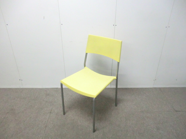 オカムラ / イエロー / 【中古】 スタッキングチェア