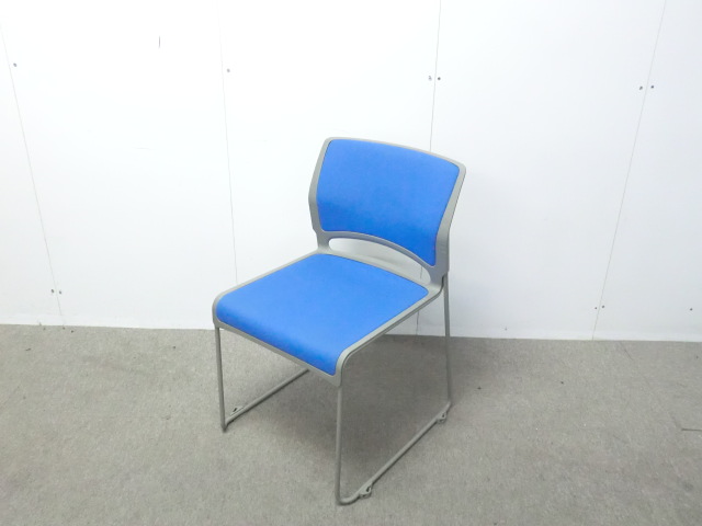 オカムラ / ブルー / 【中古】 スタッキングチェア