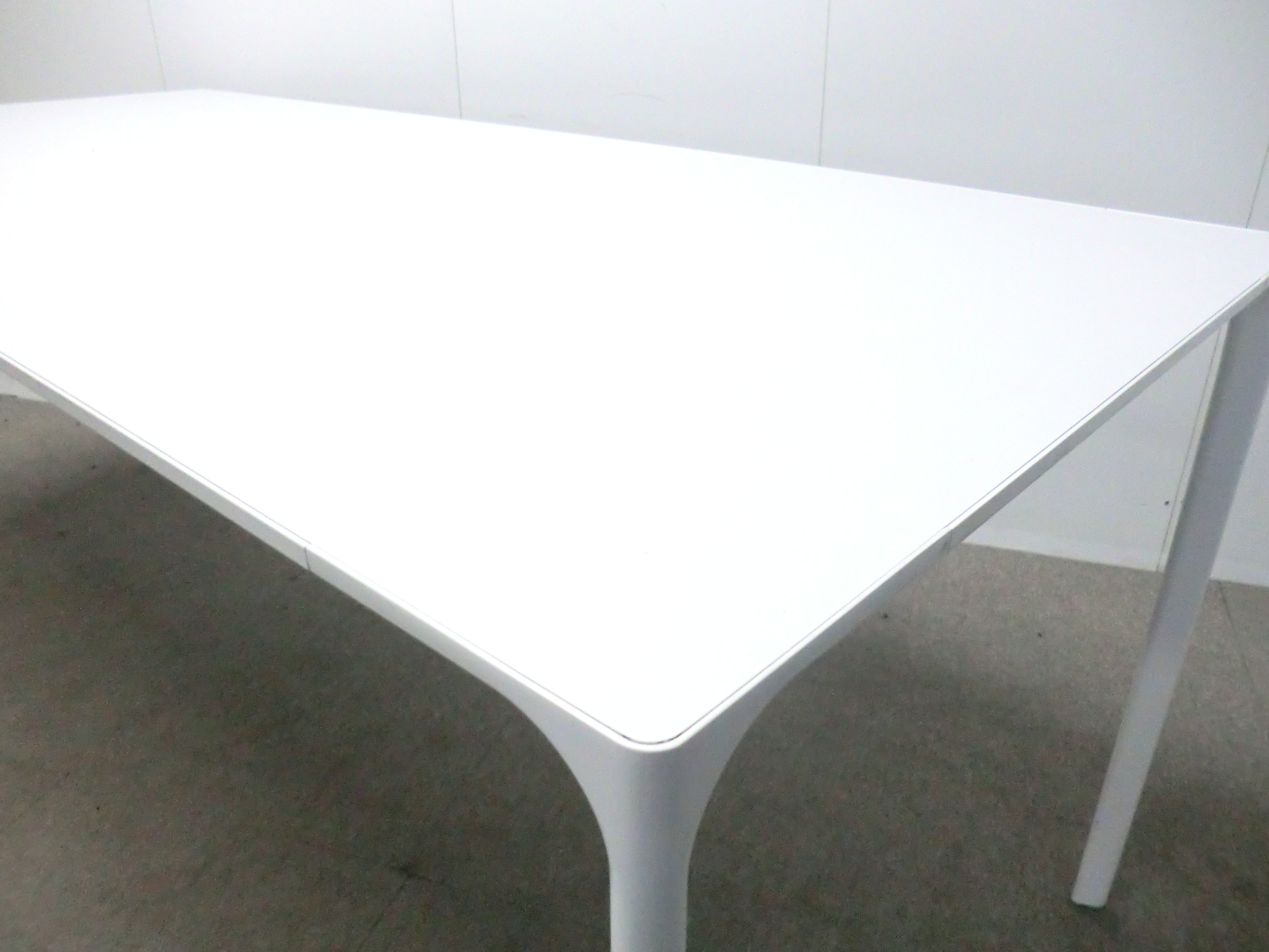 arperアルペール / nuurヌール / ホワイト