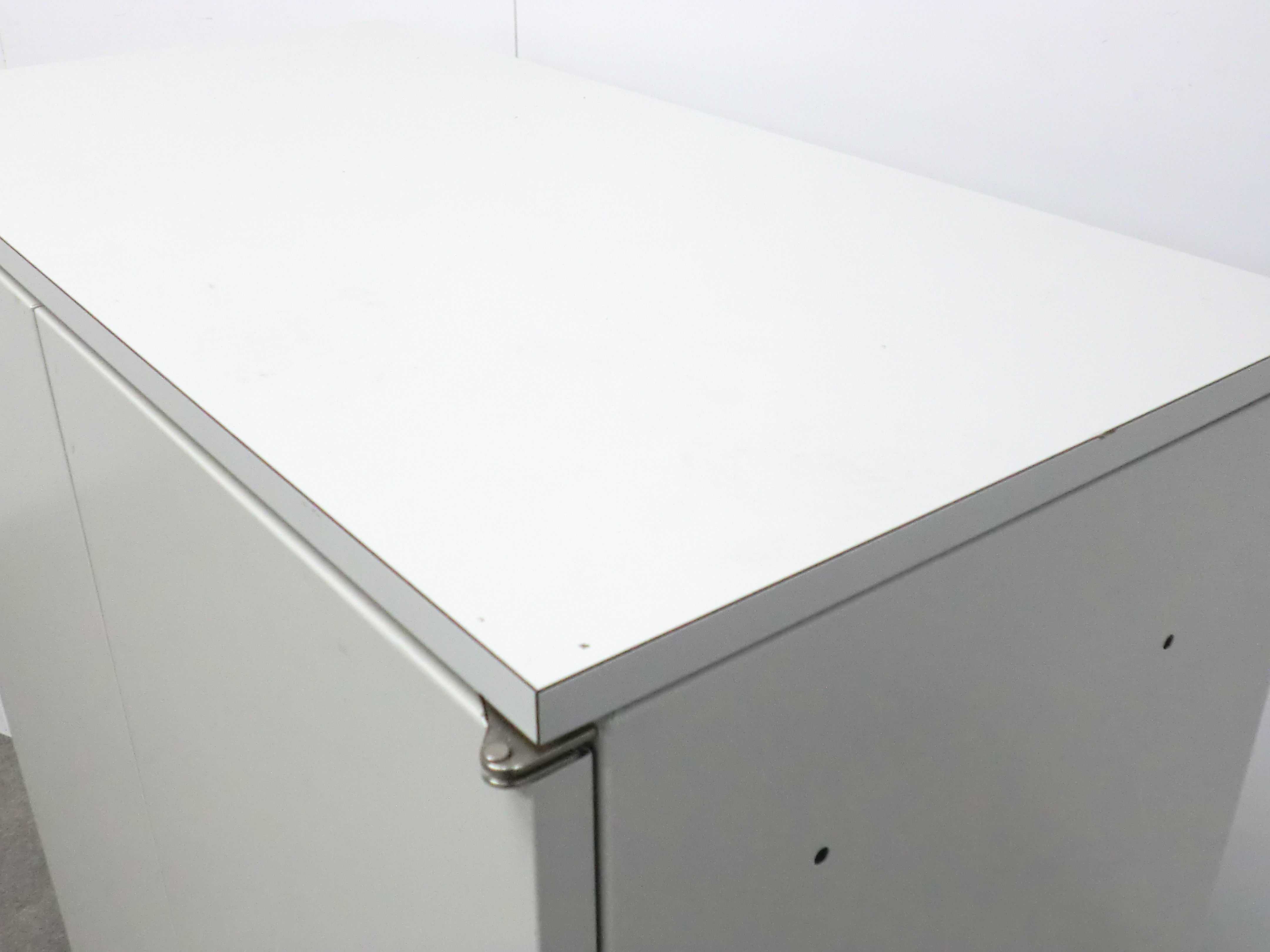 オカムラ/42/ニューグレー/ 【中古】 両開きキャビネット