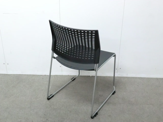 オカムラ/Kette/ブラック/【中古】 スタッキングチェア