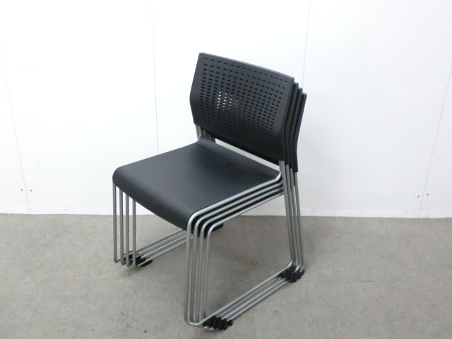 オカムラ/Kette/ブラック/【中古】 スタッキングチェア