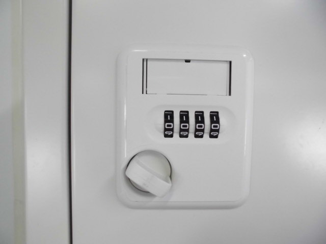 12人用ダイヤルロッカー / ホワイト