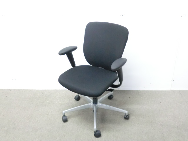 イトーキ/プラオ / ブラック / 【中古】 OAチェア肘有