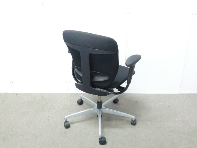 イトーキ/プラオ / ブラック / 【中古】 OAチェア肘有