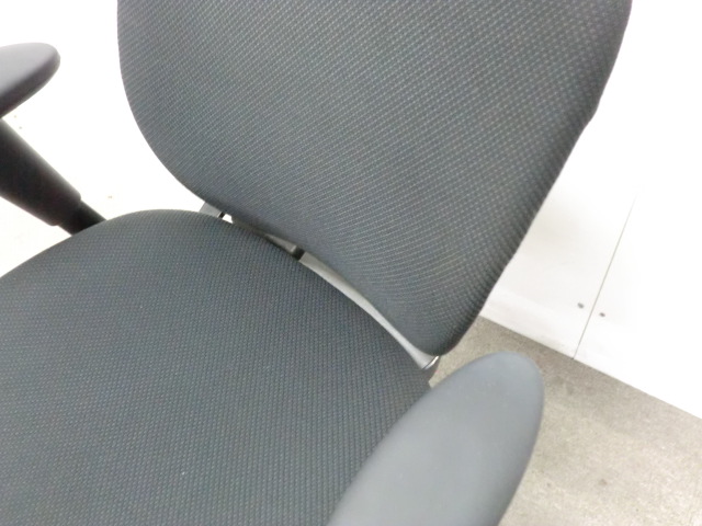 イトーキ/プラオ / ブラック / 【中古】 OAチェア肘有