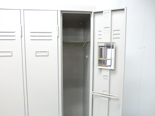 イトーキ / ニューグレー / 【中古】 4人用ロッカー