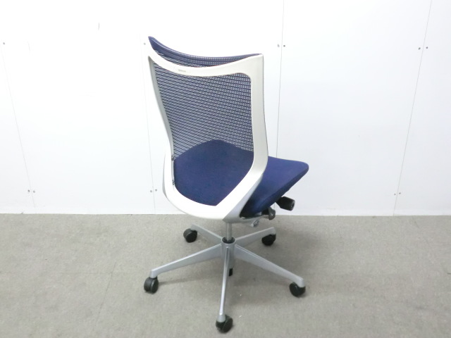 オカムラ/バロン/ダークブルー/ 【中古】 OAチェア肘無し