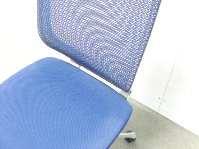 オカムラ/バロン/ダークブルー/ 【中古】 OAチェア肘無し