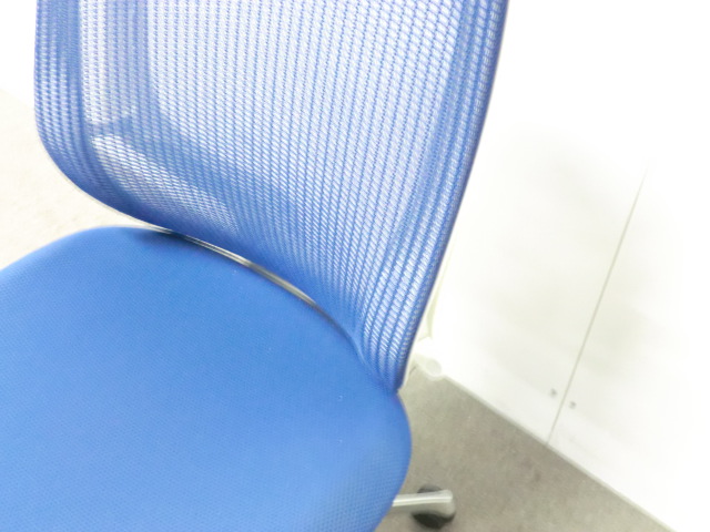 オカムラ/シルフィ/ ブルー / 【中古】 OAチェア肘無し