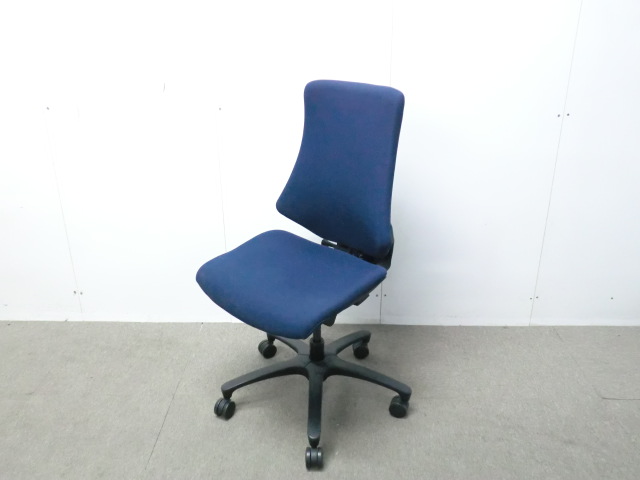 イトーキ/エフ /ダークブルー / 【中古】 ＯAチェア肘無