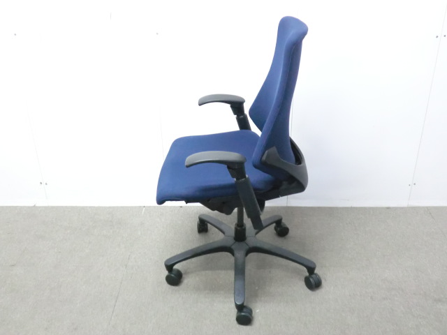 イトーキ/エフ/ ダークブルー / 【中古】 OAチェア肘有