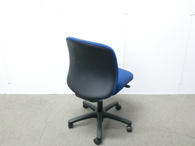 イトーキ/ボニート/ダークブルー/ 【中古】 OAチェア肘無
