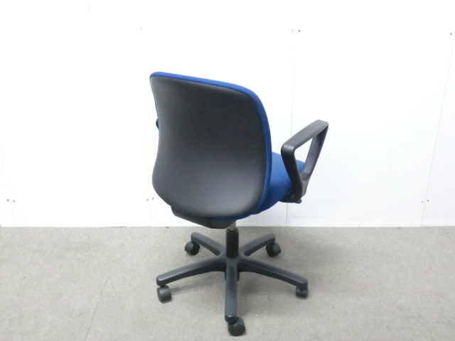 イトーキ/ボニート/ダークブルー/ 【中古】 OAチェア肘有