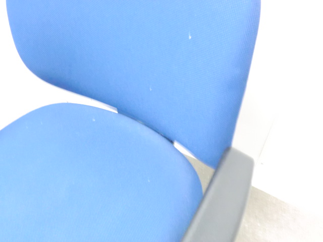 イトーキ/ボニート/ダークブルー/ 【中古】 OAチェア肘有