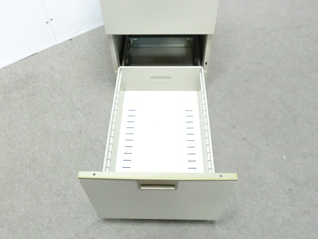 ウチダ/ ニューグレー / 【中古】 2段脇机 / 天板木目