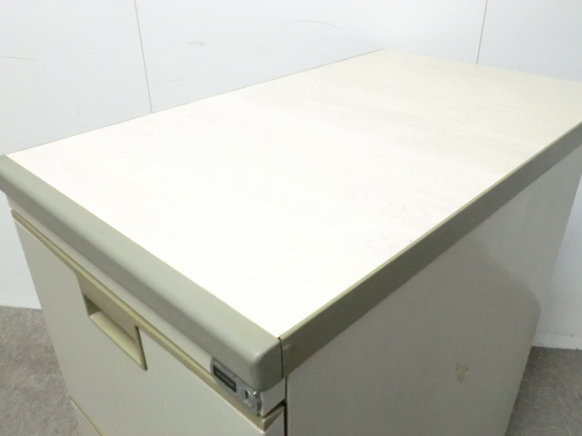 ウチダ/ ニューグレー / 【中古】 2段脇机 / 天板木目