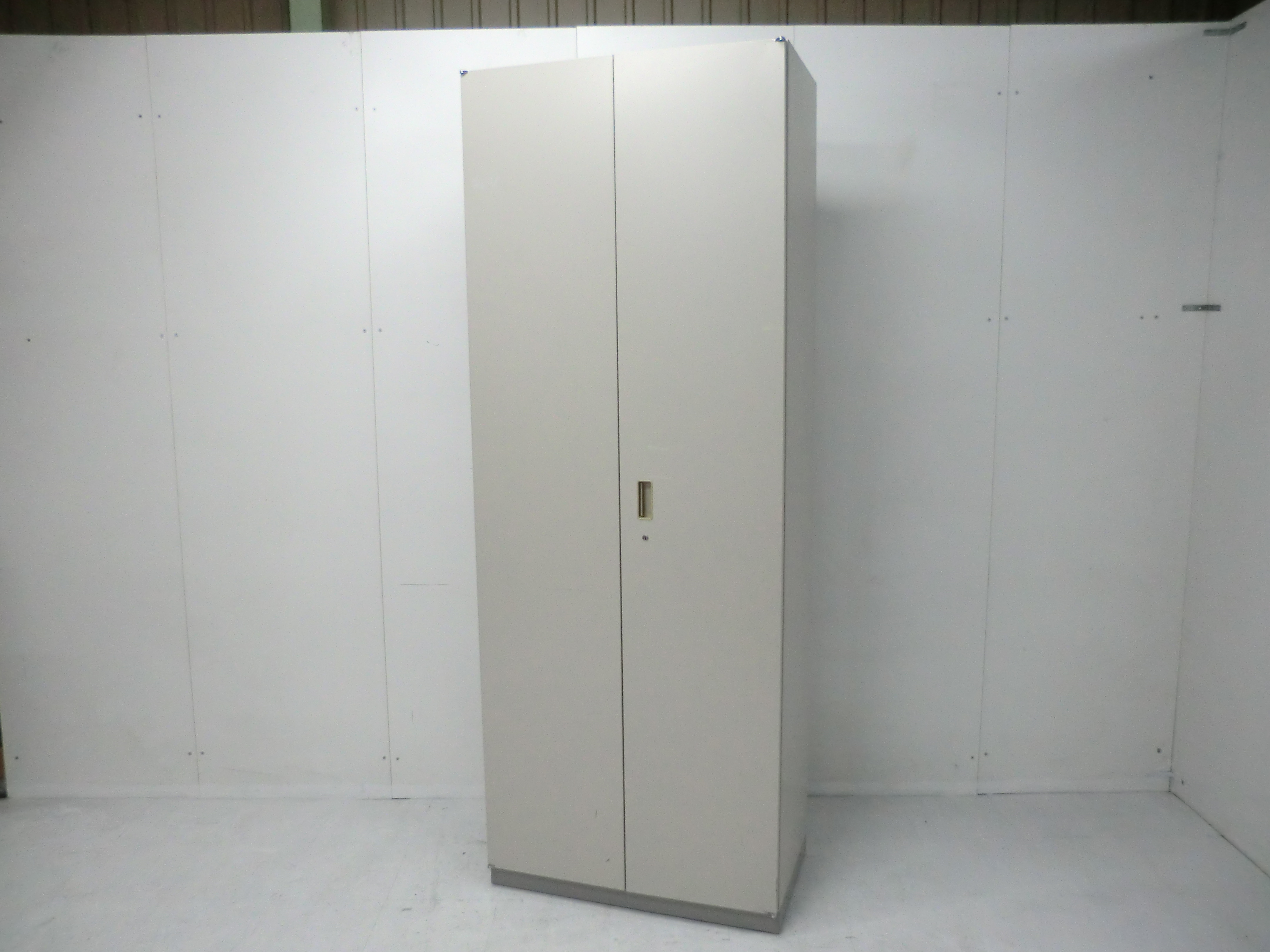 イトーキ/シンライン/ニューグレー/【中古】両開きキャビネッ