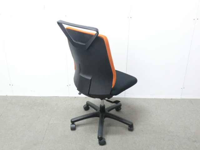イトーキ/トルテ-R/オレンジ / 【中古】 OAチェア肘無
