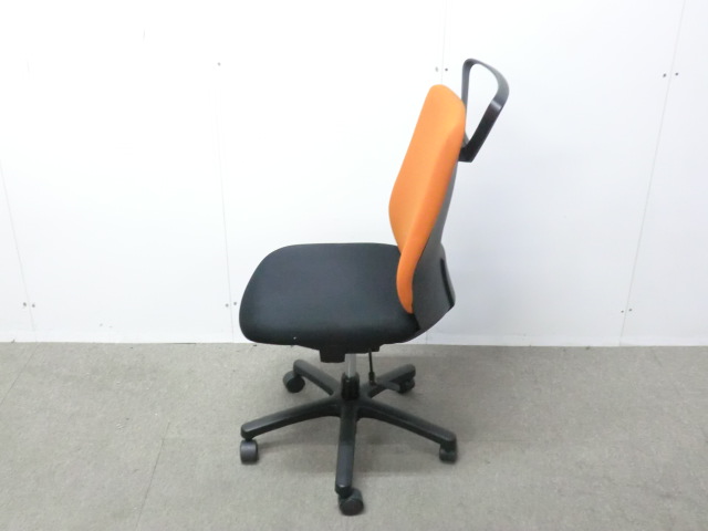 イトーキ/トルテ-R/オレンジ / 【中古】 OAチェア肘無