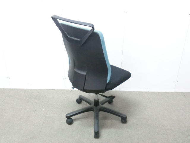 イトーキ/トルテ-R/ライトブルー/【中古】 OAチェア肘無