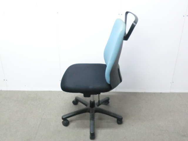 イトーキ/トルテ-R/ライトブルー/【中古】 OAチェア肘無