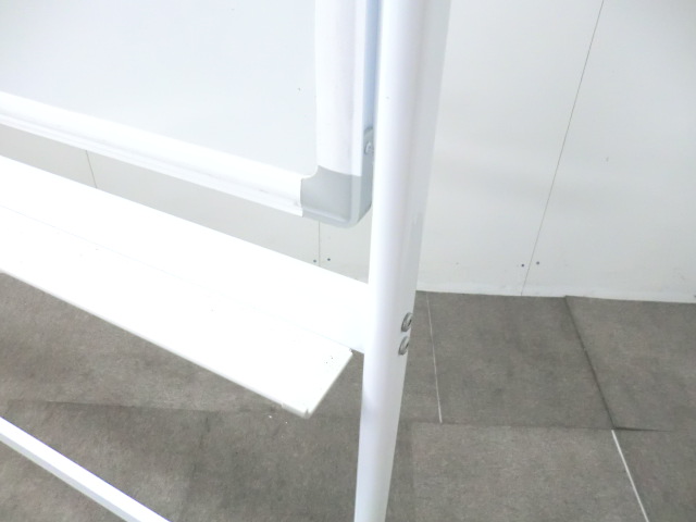 ホワイトボード / ホワイト / 【中古】 両面・脚付き