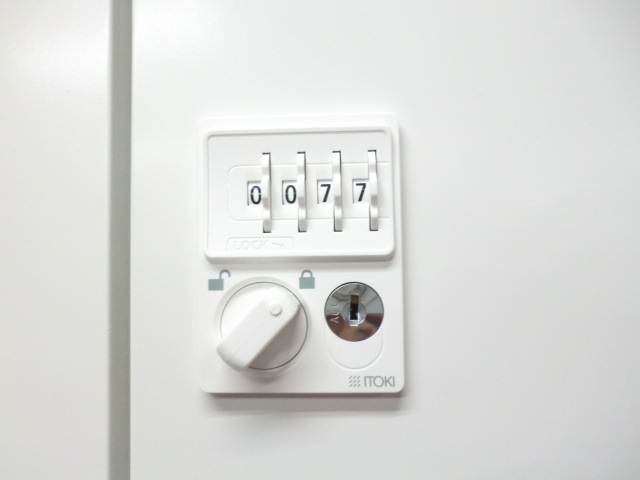 イトーキ/ ホワイト / 【中古】 8人用パーソナルロッカー