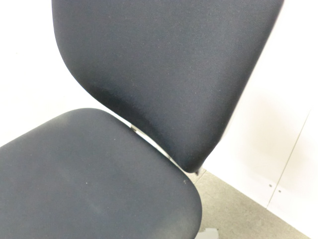 クオリ / ブラック / 【中古】 OAチェア肘無し