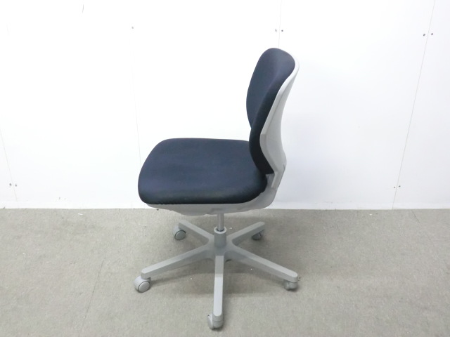 TOYOSTEEL/ブラック / 【中古】 OAチェア肘無し