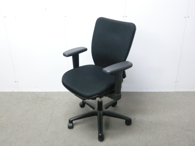 クオリ / ブラック / 【中古】 OAチェア肘有