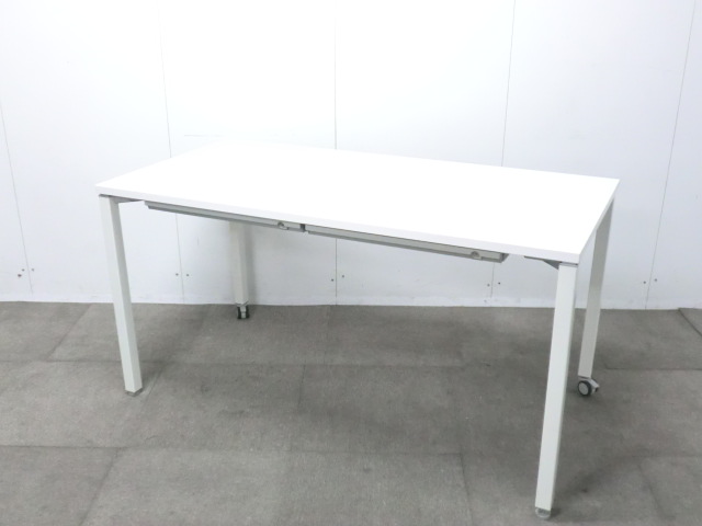 オカムラ/ホワイト/ 【中古】 平デスク / キャスター付き