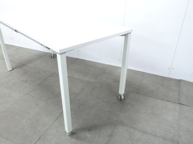 オカムラ/ホワイト/ 【中古】 平デスク / キャスター付き