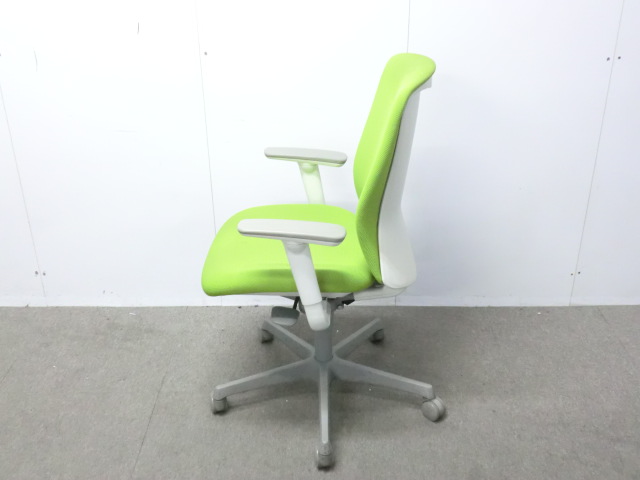オカムラ/スラート/ライトグリーン/【中古】 OAチェア肘有