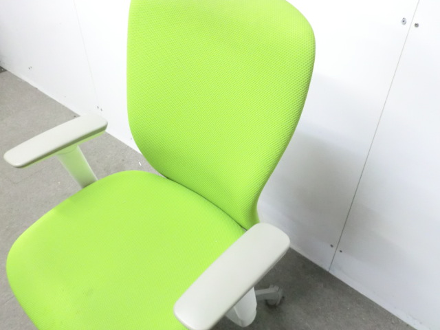 オカムラ/スラート/ライトグリーン/【中古】 OAチェア肘有