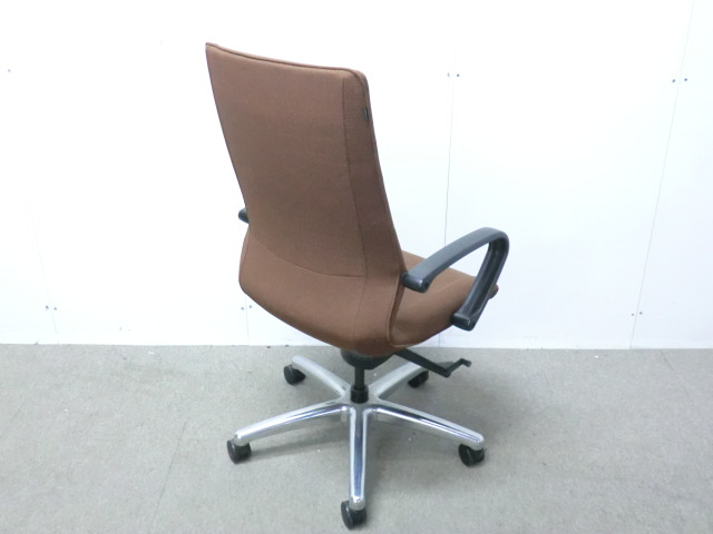 オカムラ / ブラウン / 【中古】 役員チェア