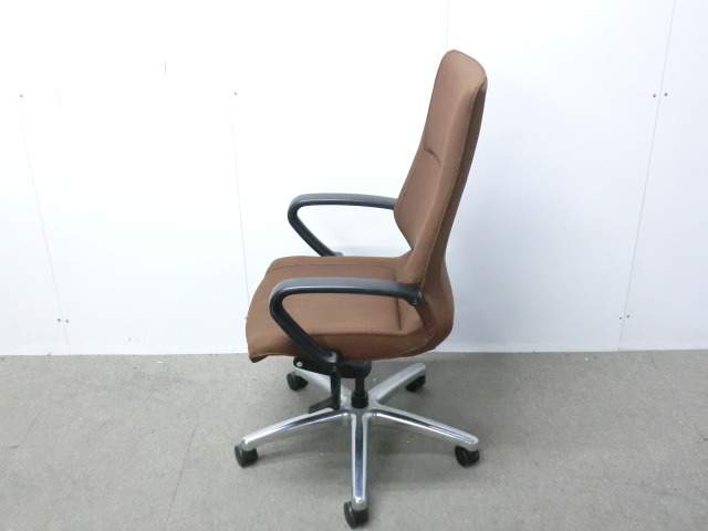 オカムラ / ブラウン / 【中古】 役員チェア