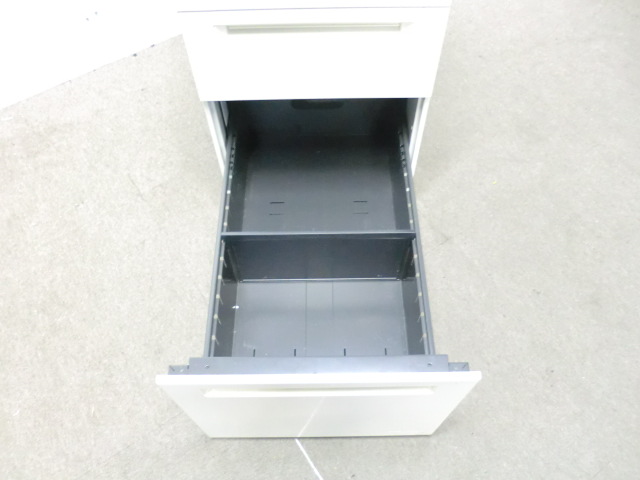 オカムラ/アドバンス / ホワイト / 【中古】 4段脇机