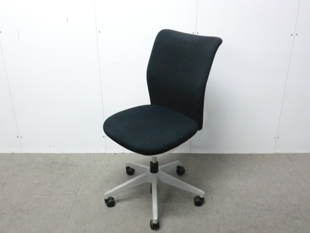 ライオン / ブラック / 【中古】 OAチェア肘無し