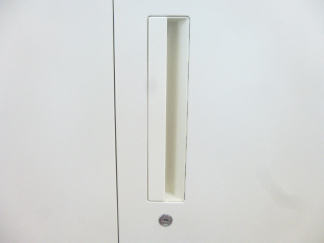 ウチダ/ホワイト/両開きキャビネット/【中古】