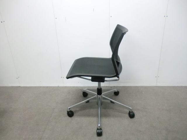 オカムラ/クリール/ ブラック /【中古】ミーティングチェア