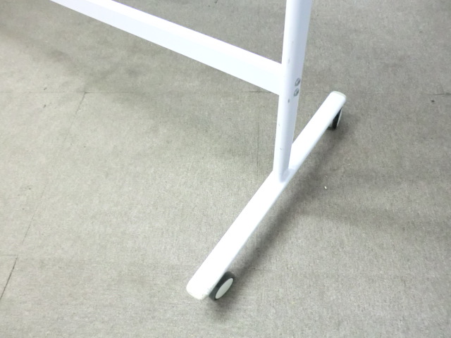 ホワイトボード / ホワイト / 【中古】 両面・脚付き