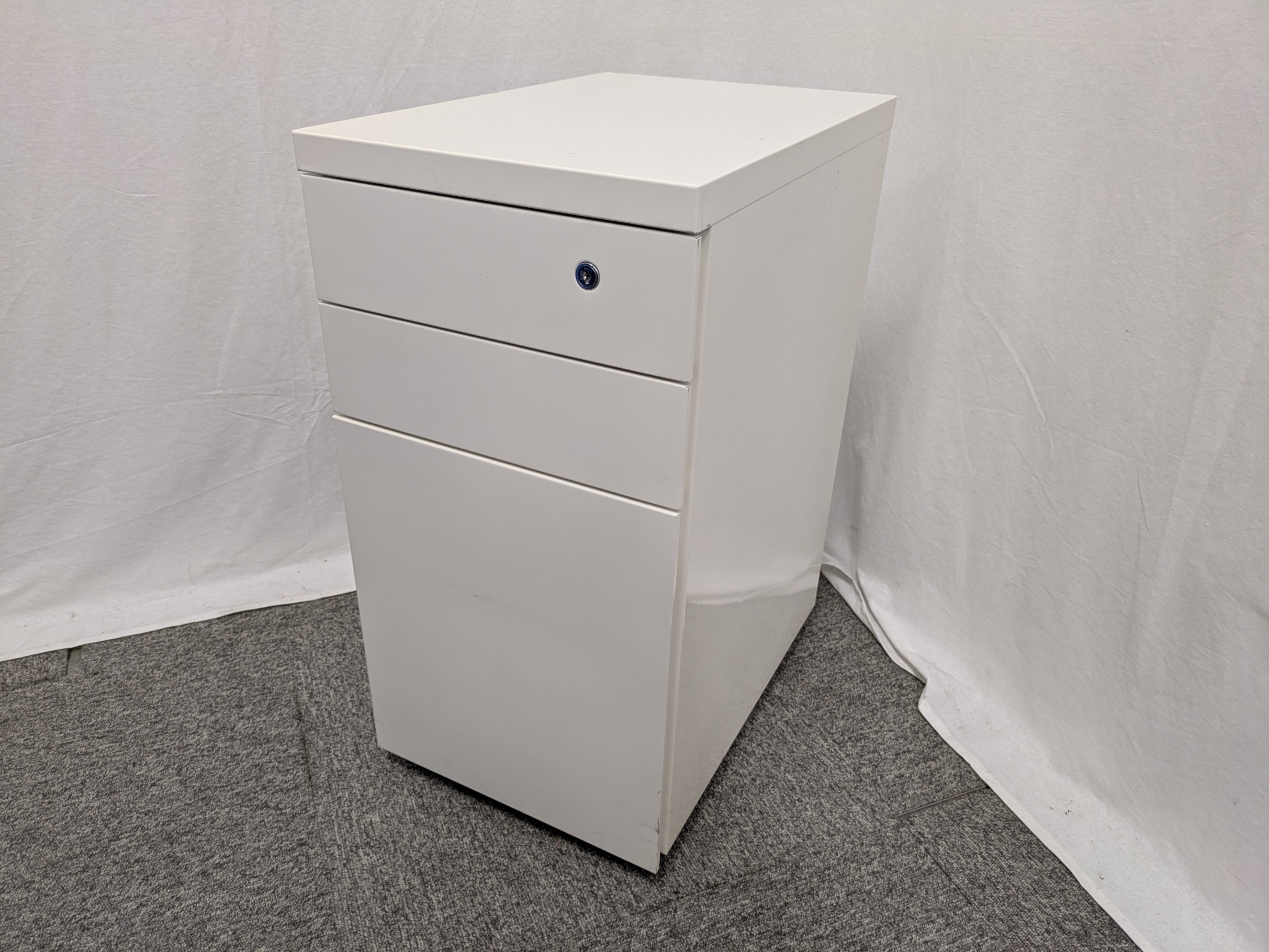 ホワイト / スリムワゴン3段